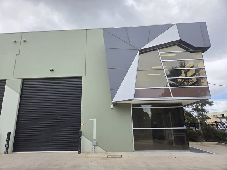 1/12 Macquarie Drive Thomastown VIC 3074 - Image 2
