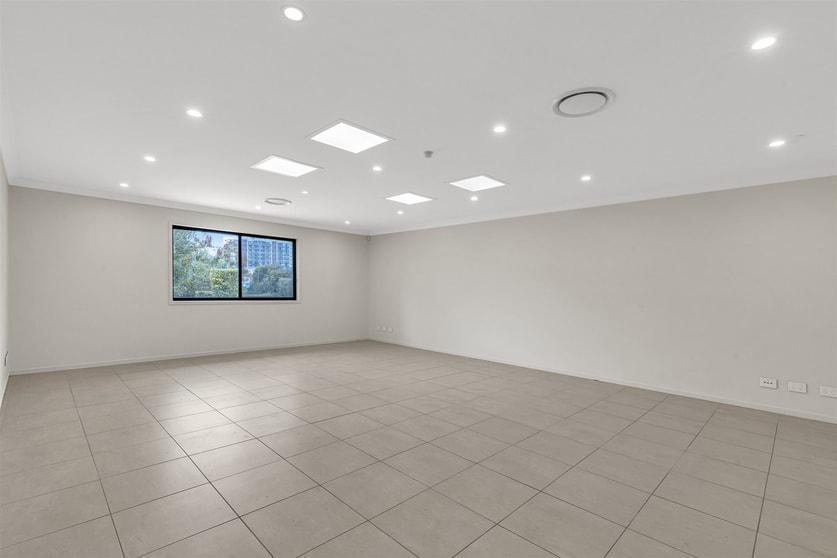 Click to view all images 15 Vanessa Boulevard Springwood QLD 4127 - Image 5