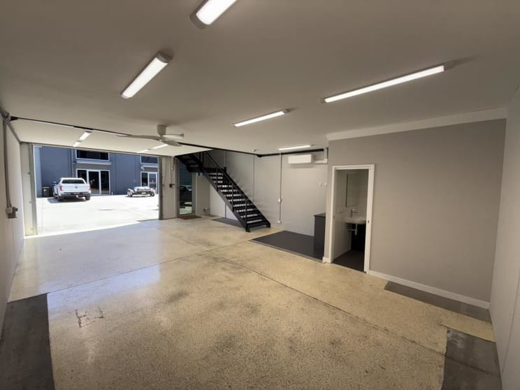 Click to view all images 11/88 Wirraway Dr Port Melbourne VIC 3207 - Image 2