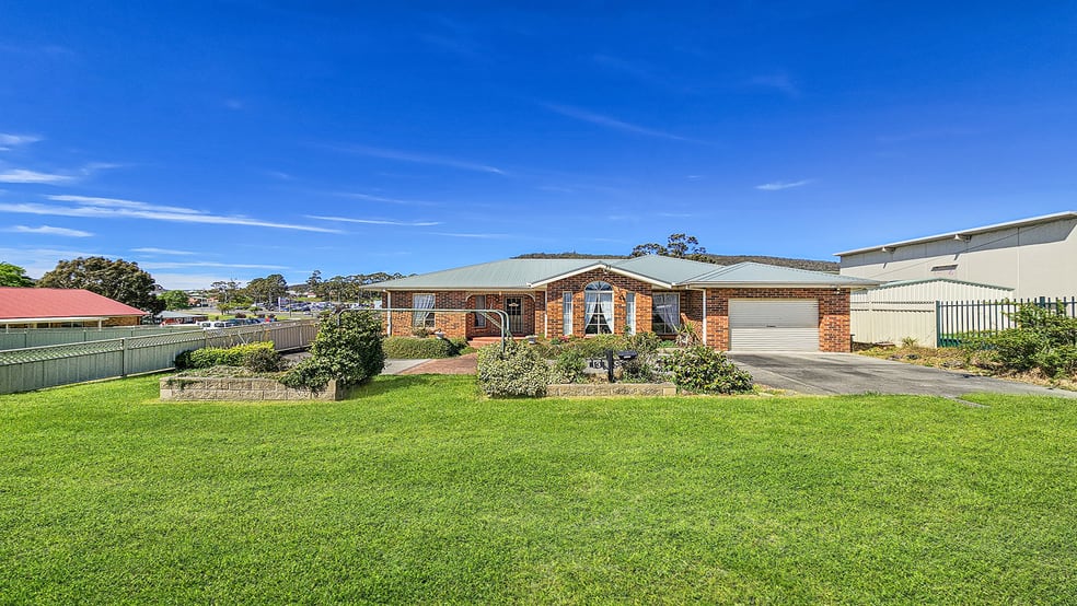 Click to view all images 13 Proto Avenue Lithgow NSW 2790 - Image 1