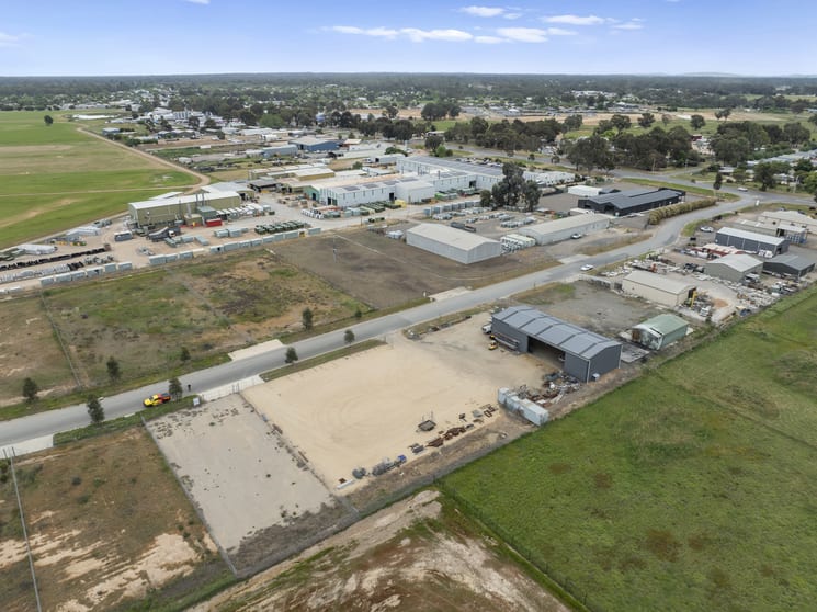 27 McPherson Road Benalla VIC 3672 - Image 2