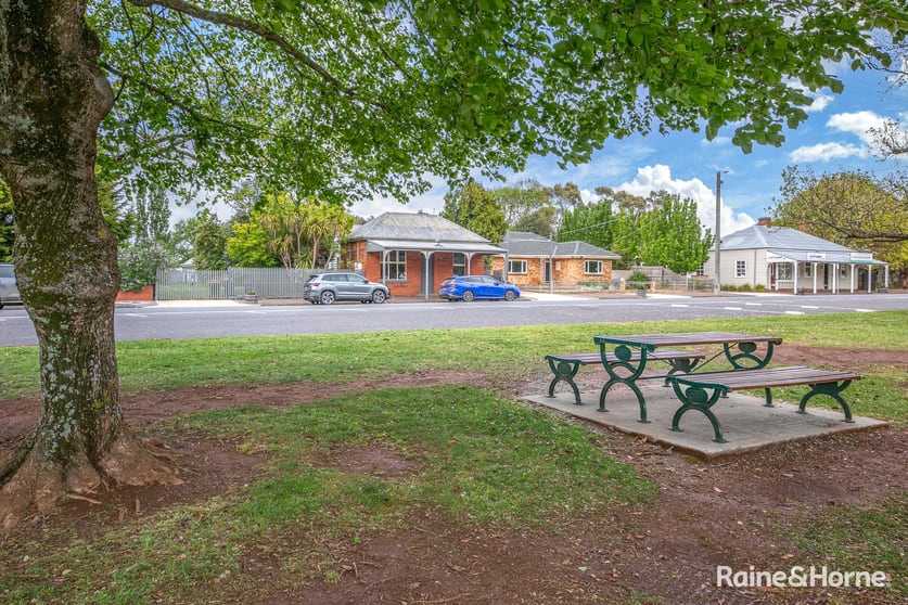 Click to view all images 27 High Street Lancefield VIC 3435 - Image 2