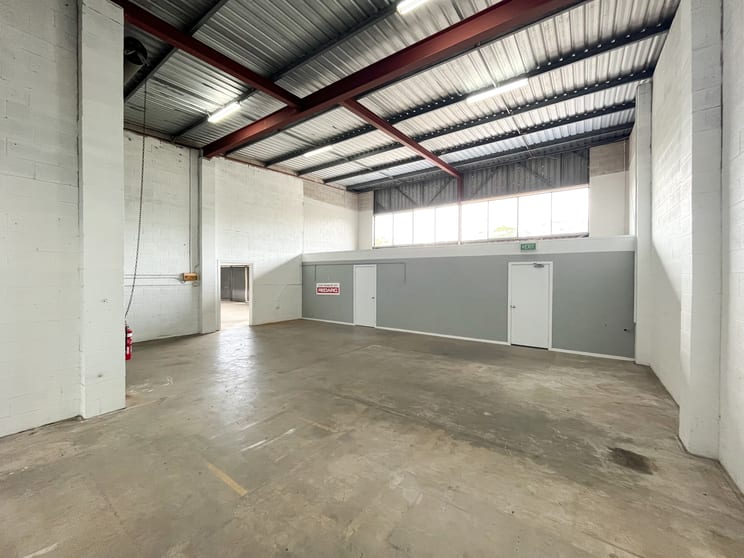 Click to view all images Unit 1 & 2/3 Comserv Close West Gosford NSW 2250 - Image 3
