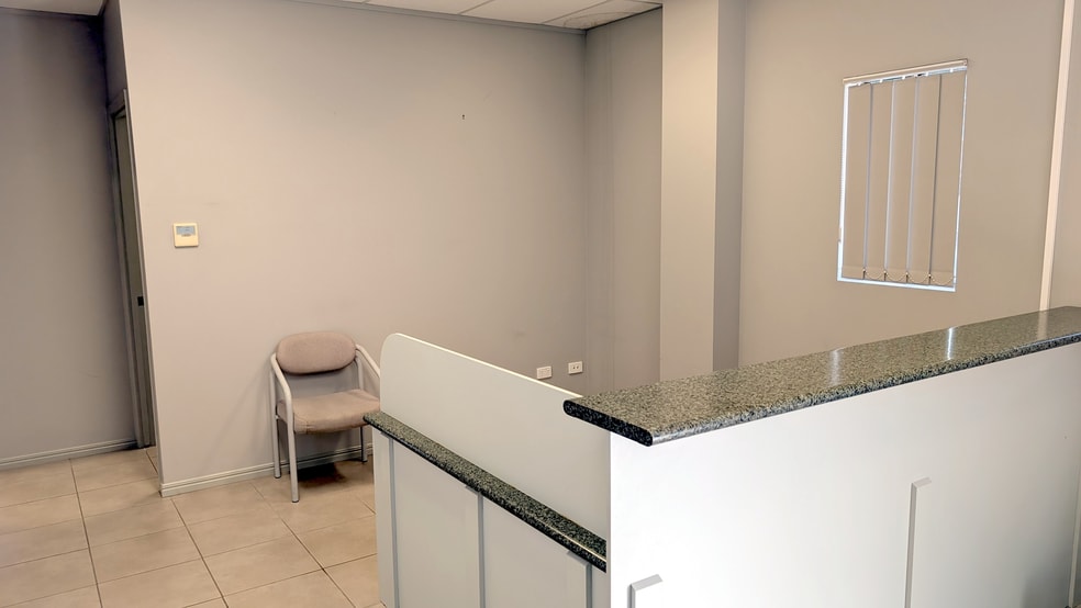 Click to view all images 3/6 Barry Street West Gladstone QLD 4680 - Image 3
