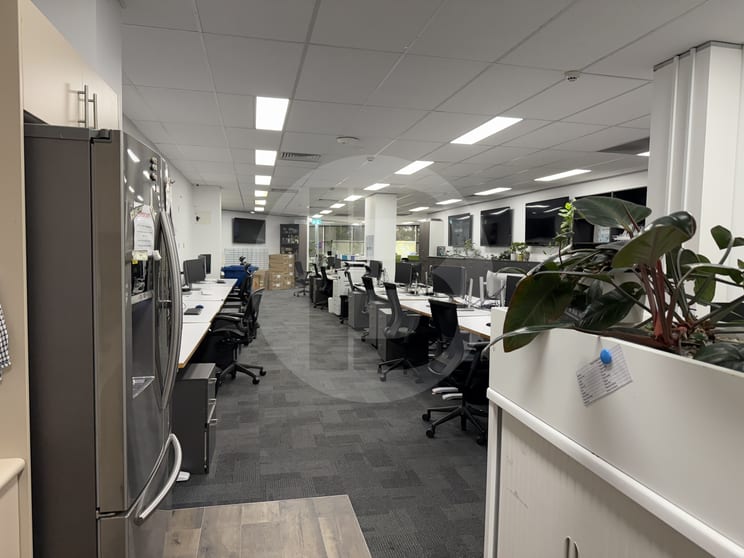 Click to view all images 118/25 SOLENT CIRCUIT Norwest NSW 2153 - Image 2