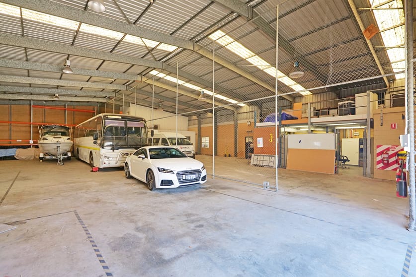 Click to view all images 20 Sorbonne Crescent Canning Vale WA 6155 - Image 3
