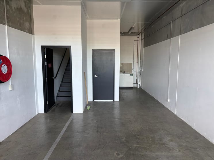 Click to view all images 42/76B Edinburgh Road Marrickville NSW 2204 - Image 2