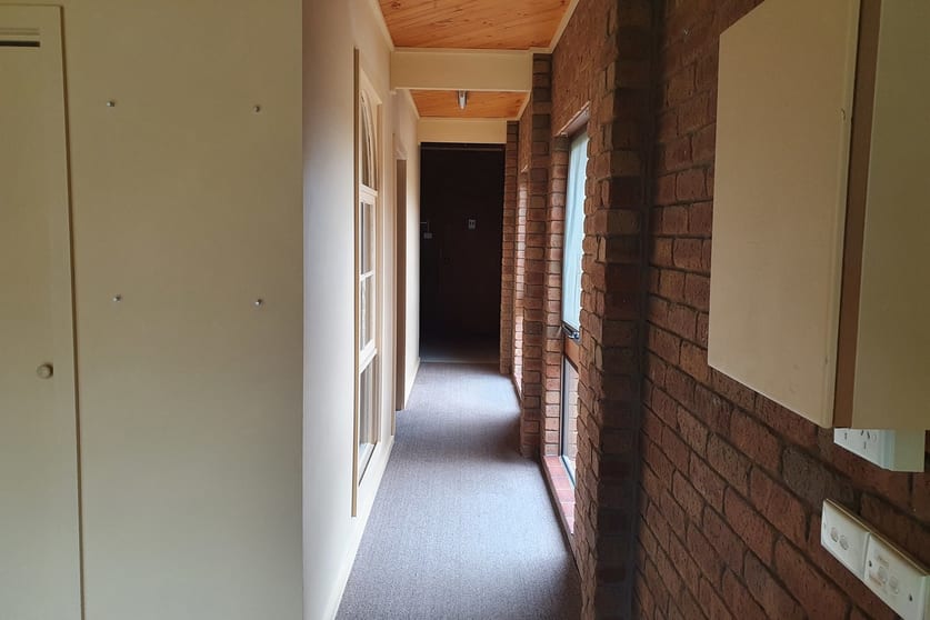 Click to view all images 1/302 Deakin Avenue Mildura VIC 3500 - Image 2