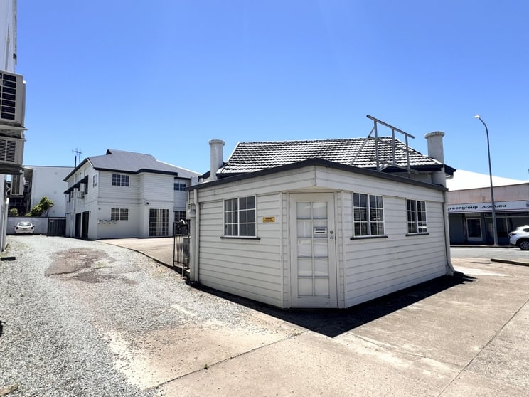 Click to view all images Shop 1 & 2/267 Kent Street Maryborough QLD 4650 - Image 2