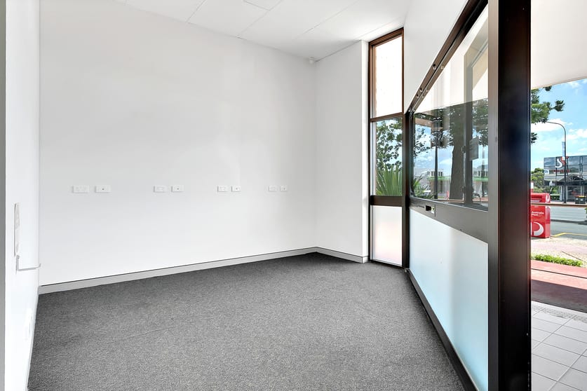 Click to view all images 2/424 Gympie Road Strathpine QLD 4500 - Image 3