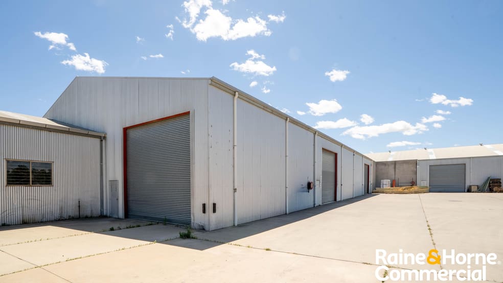 Click to view all images 2/11 Lawson Street Wagga Wagga NSW 2650 - Image 1