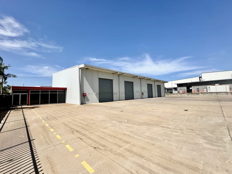 Click to view all images 2/1-19 Jay Street Mount St John QLD 4818 - Image 1
