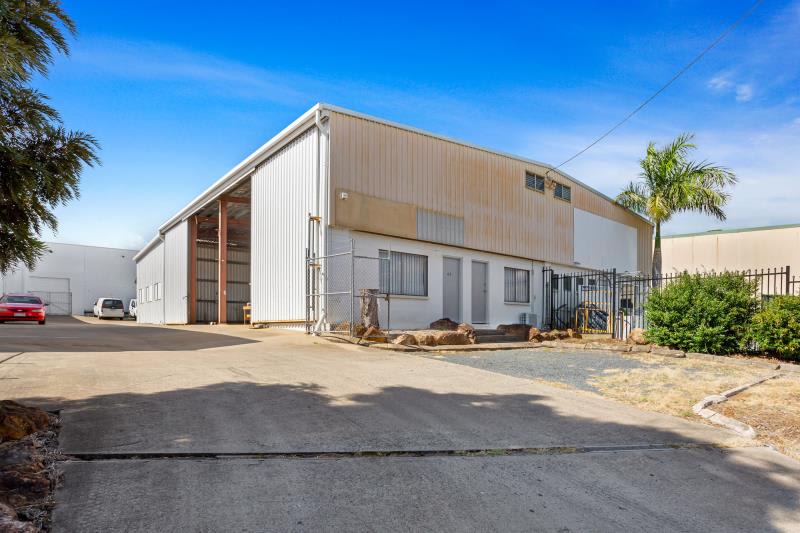 Click to view all images Unit 3/65 Denning Street Park Avenue QLD 4701 - Image 1