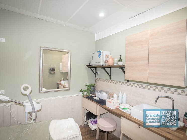 Click to view all images 4/2 Ebert Pde Lawnton QLD 4501 - Image 3