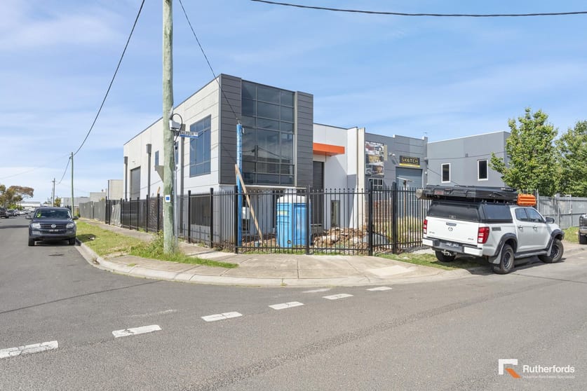 55 Balfour Avenue Sunshine North VIC 3020 - Image 2