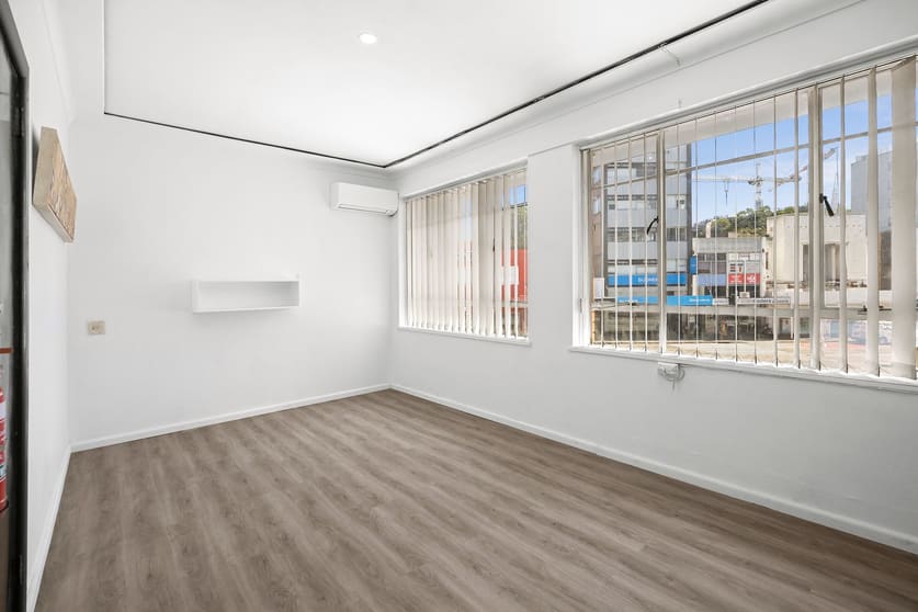Click to view all images Unit 1/1 Oaks Avenue Dee Why NSW 2099 - Image 3