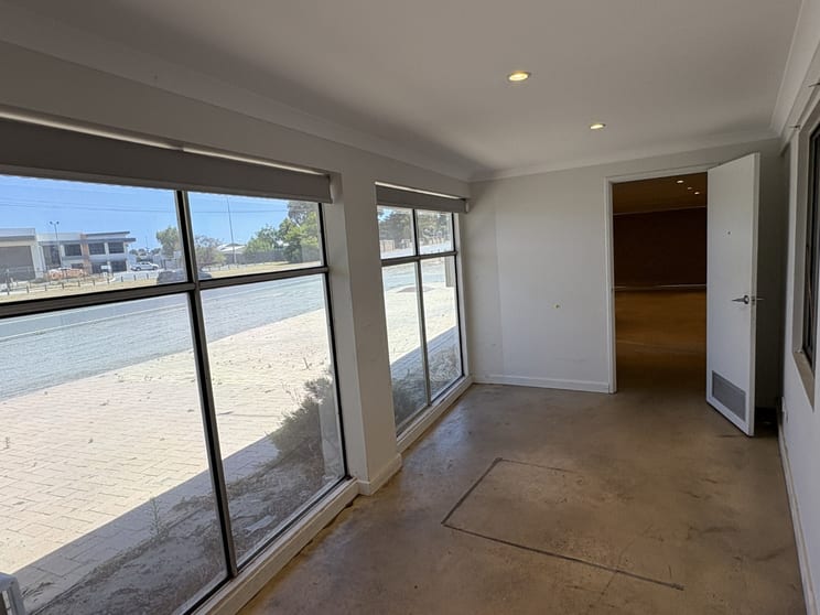 Click to view all images 212 Gnangara Road Landsdale WA 6065 - Image 3