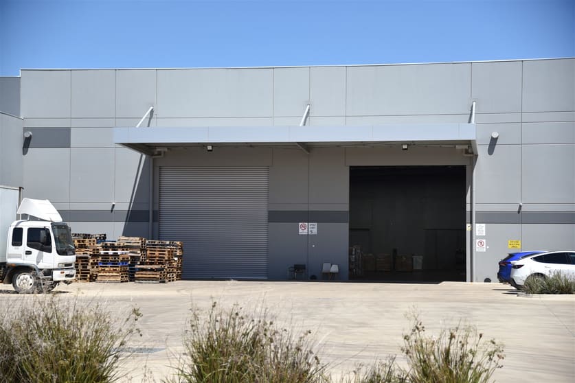 Click to view all images 47 Pauljoseph Way Truganina VIC 3029 - Image 2