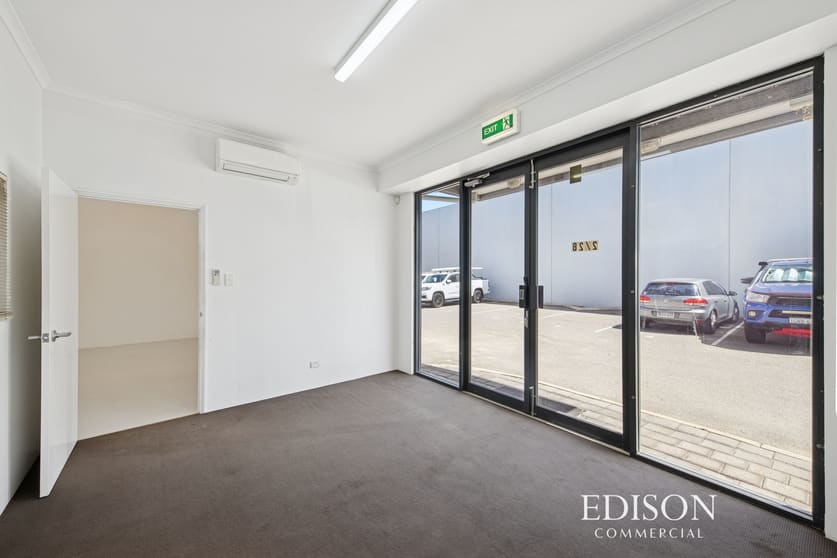 Click to view all images 2/28 Hammond Road Cockburn Central WA 6164 - Image 3