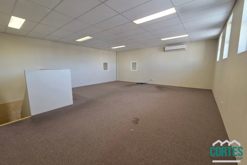 Click to view all images 7/2 Tulloch Way Canning Vale WA 6155 - Image 3