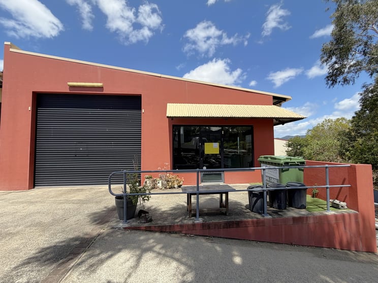 3/6 Commerce Close Cannonvale QLD 4802 - Image 1