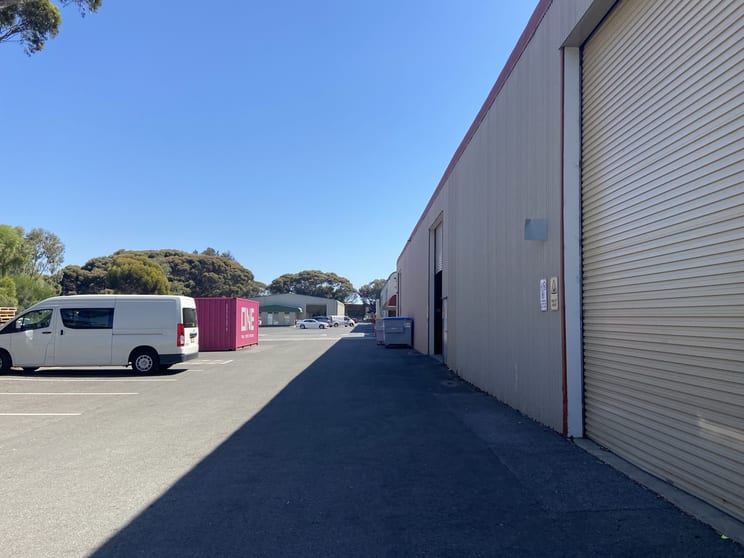 Click to view all images Unit 3 28 Maxwell Road Para Hills West SA 5096 - Image 3