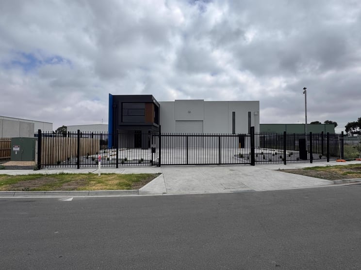 Click to view all images 10&22 Boxwood Court Epping VIC 3076 - Image 3