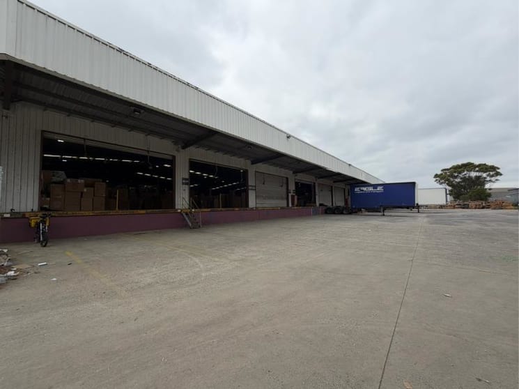 Click to view all images 209 Barry Road Campbellfield VIC 3061 - Image 3