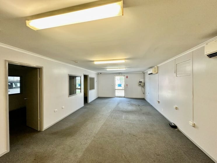 Click to view all images Unit 1/472 Woolcock St Garbutt QLD 4814 - Image 3
