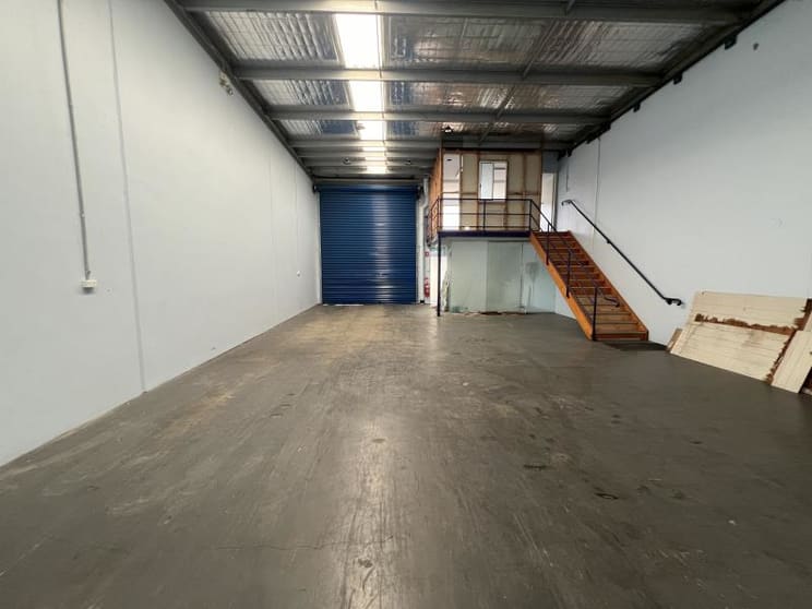 Click to view all images Unit 22/33-35 Scrivener St Warwick Farm NSW 2170 - Image 2