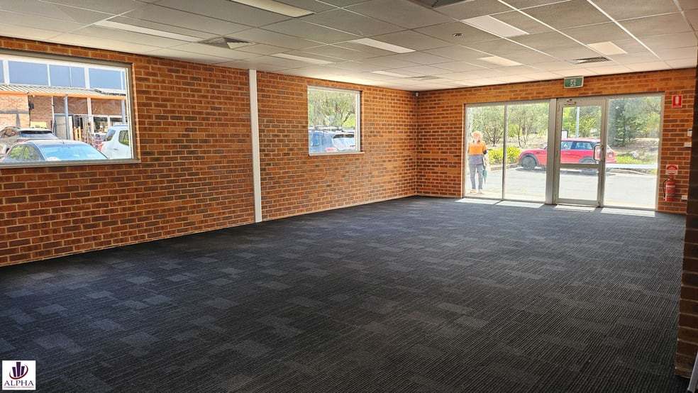 Click to view all images 2/10 Kett Street Kambah ACT 2902 - Image 2