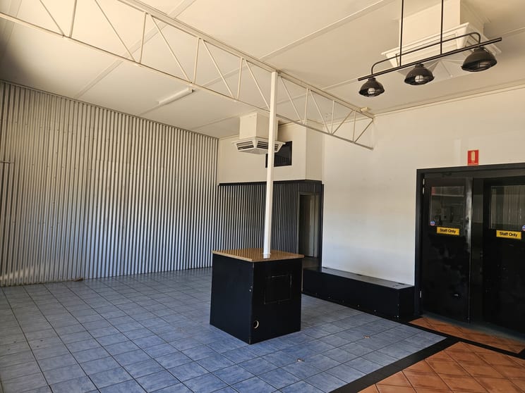 Click to view all images 73 Seventh Street Mildura VIC 3500 - Image 3