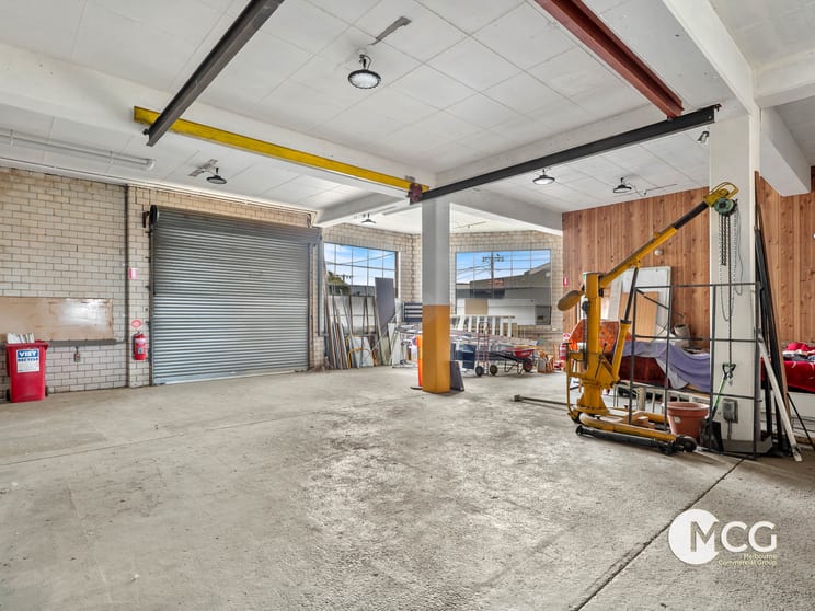 Click to view all images 1 Bailey Avenue Keilor East VIC 3033 - Image 3