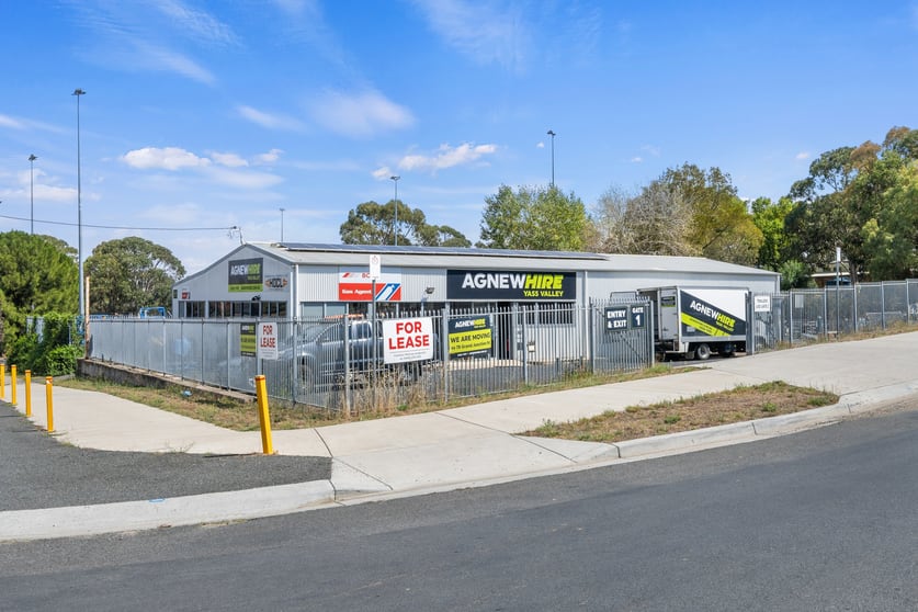 Click to view all images 330 Comur Street Yass NSW 2582 - Image 2