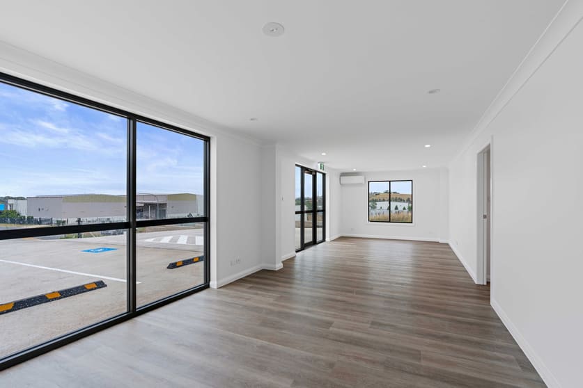 Click to view all images 38 Astill Drive Orange NSW 2800 - Image 2