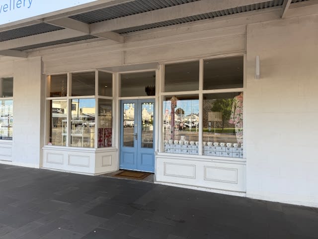 2/10 Bank Street Port Fairy VIC 3284 - Image 2