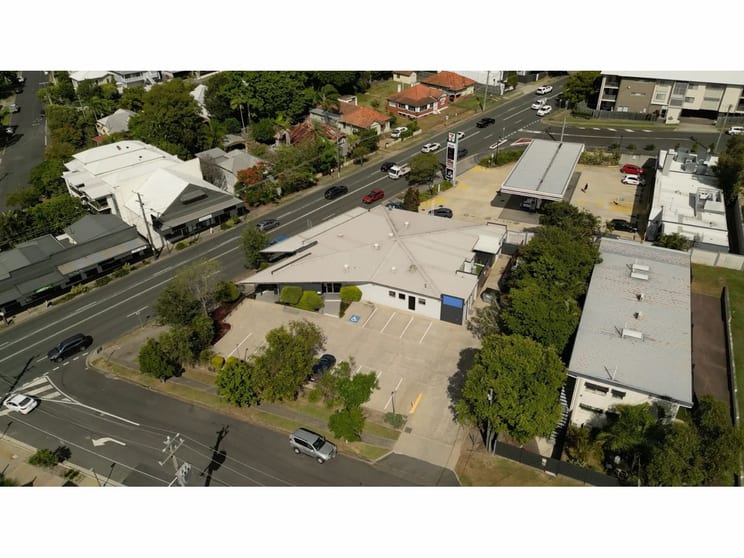 Click to view all images 383 Samford Road Gaythorne QLD 4051 - Image 2