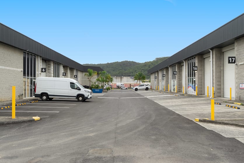 Click to view all images Unit 4/4 Merinee Road West Gosford NSW 2250 - Image 2