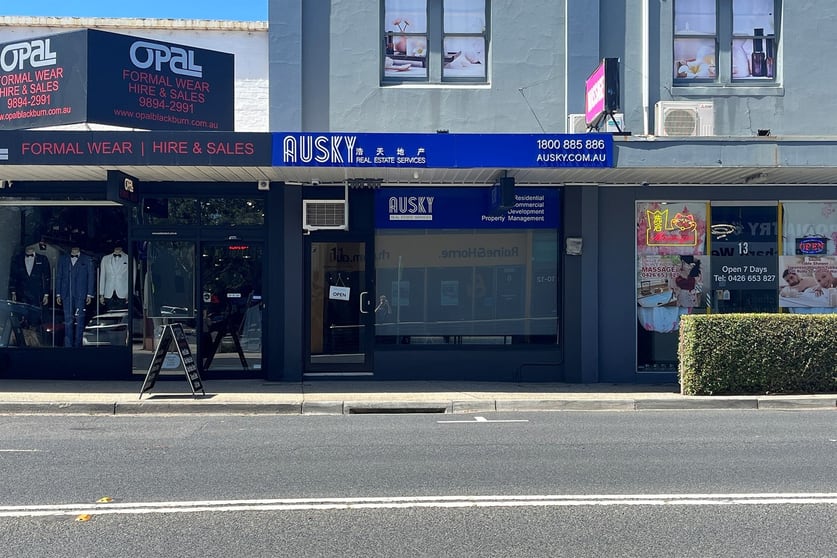 Click to view all images 11 BLACKBURN ROAD Blackburn VIC 3130 - Image 1