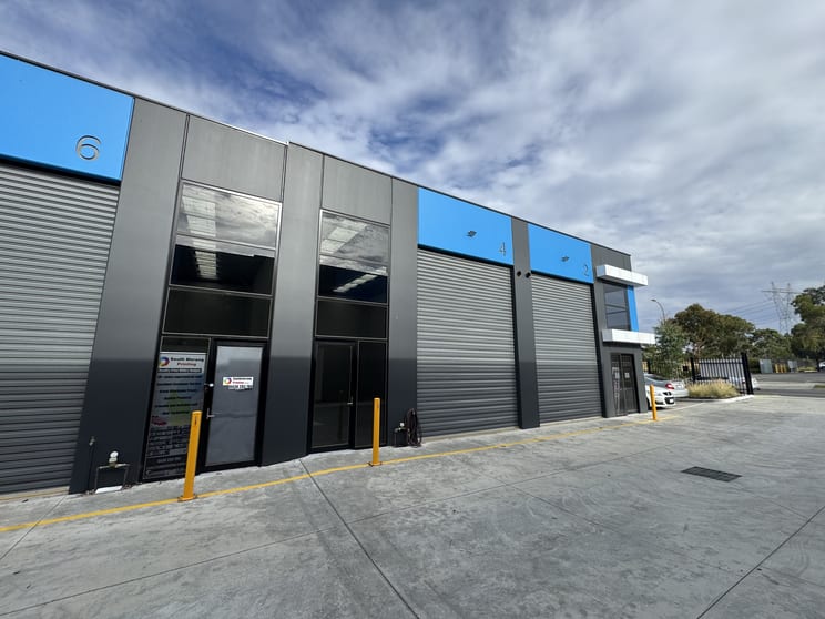 Click to view all images 4/40 Danaher Drive South Morang VIC 3752 - Image 2