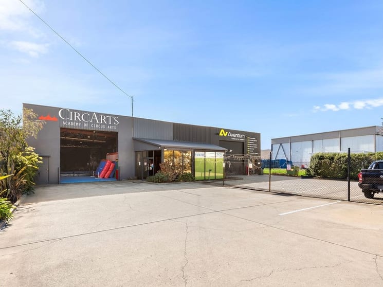 Click to view all images 1/39 Leather Street Breakwater VIC 3219 - Image 2