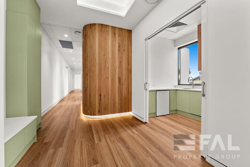 Click to view all images 293 Honour Avenue Graceville QLD 4075 - Image 3