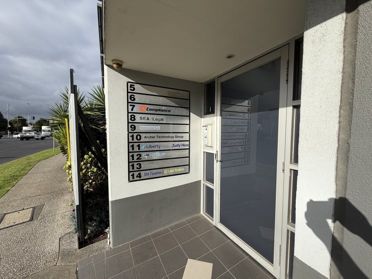 13/211 Warrigal Road Hughesdale VIC 3166 - Image 2