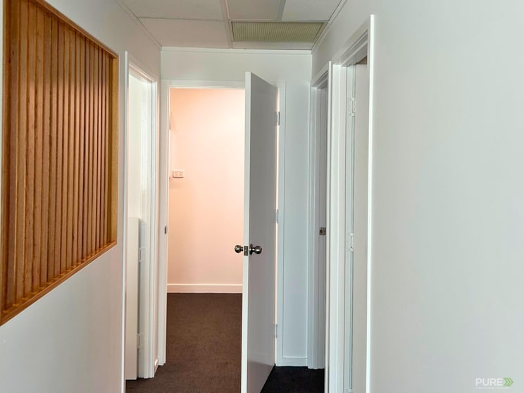 Click to view all images 631 Seventeen Mile Rocks Road Sinnamon Park QLD 4073 - Image 3