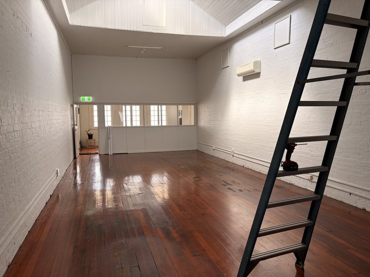Click to view all images 33 Logan Road Woolloongabba QLD 4102 - Image 3