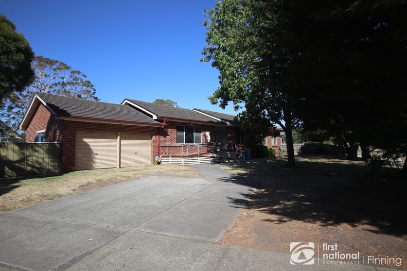 Click to view all images 38 Bakewell Street Cranbourne VIC 3977 - Image 2