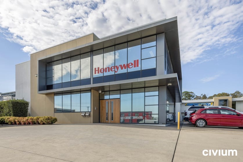 Click to view all images Unit 2 & 4/4a Whyalla Street Fyshwick ACT 2609 - Image 3