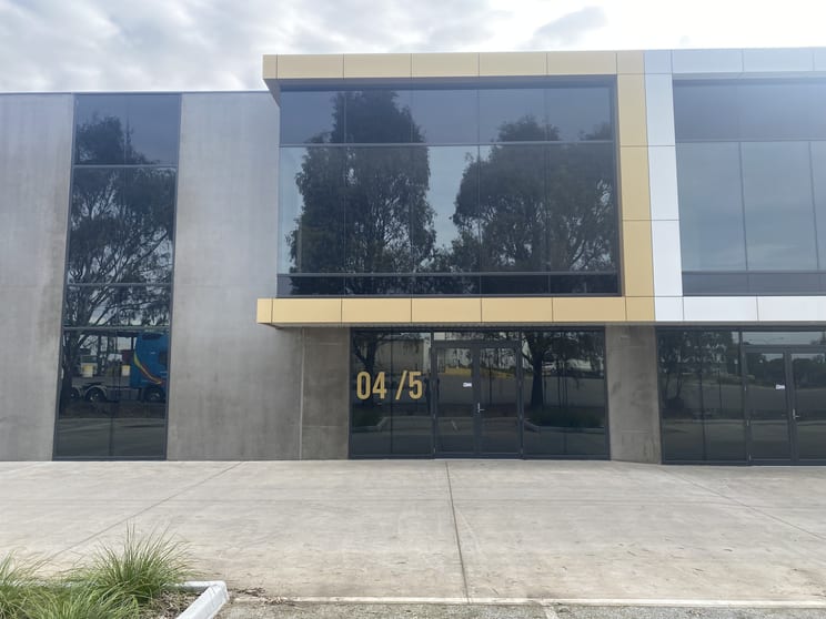 Click to view all images 3&4/5 Scanlon Drive Epping VIC 3076 - Image 2