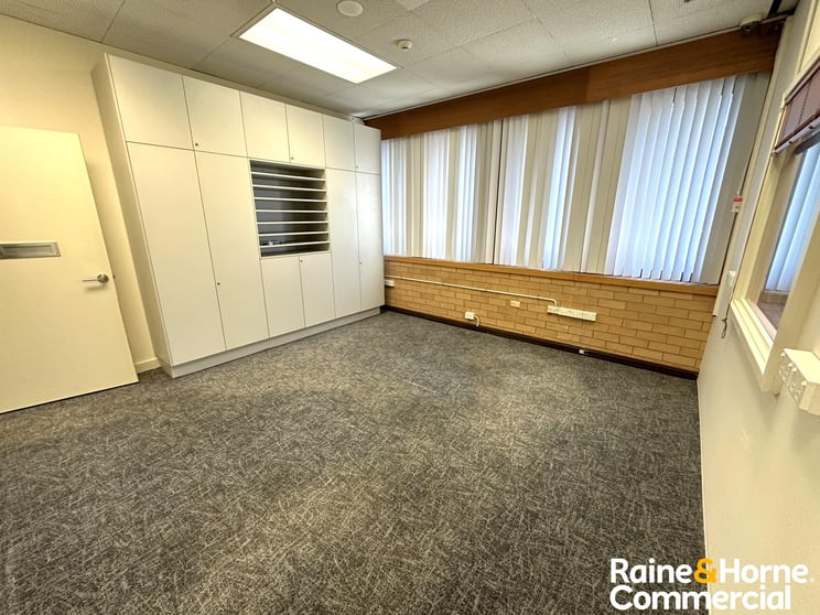 Click to view all images Suite 2/209 Queen Street St Marys NSW 2760 - Image 3