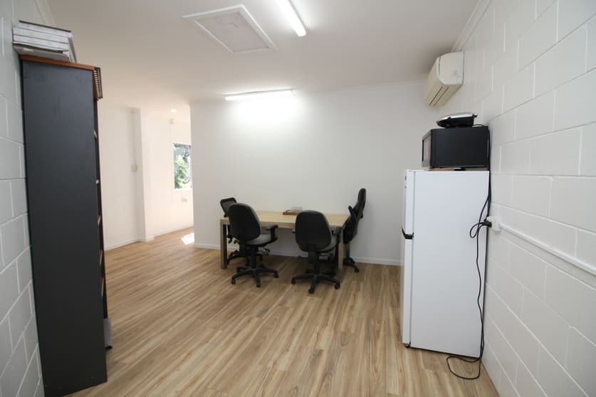 Click to view all images Unit 4/1-3 Smith Street Hyde Park QLD 4812 - Image 4